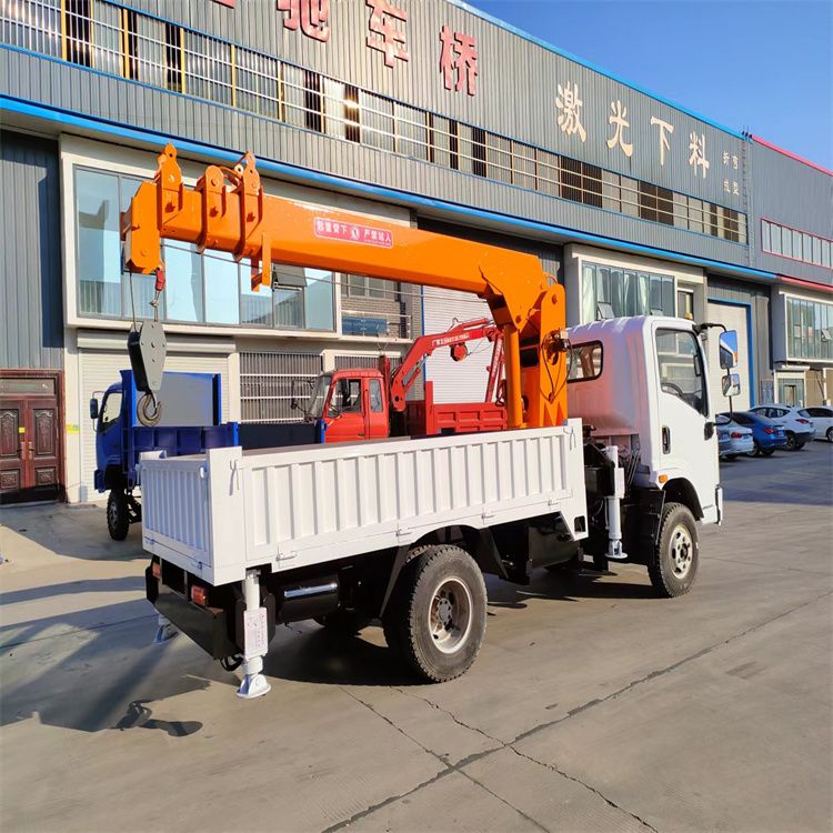 细河区三轮随车吊定制 农用改装机自备吊中瑞长期出售